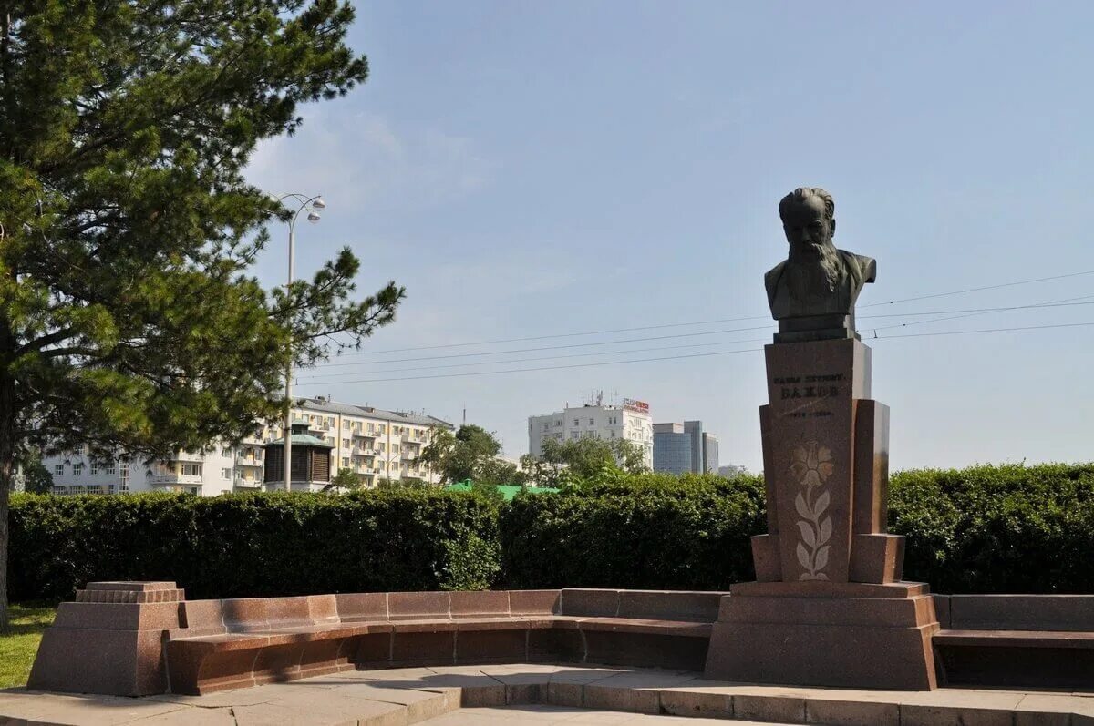 Бюст п п Бажова Екатеринбург. Памятник Бажова в Екатеринбурге. Памятник бюст в Екатеринбурге Бажову. Памятник п п Бажову в Екатеринбурге. Бажов памятники