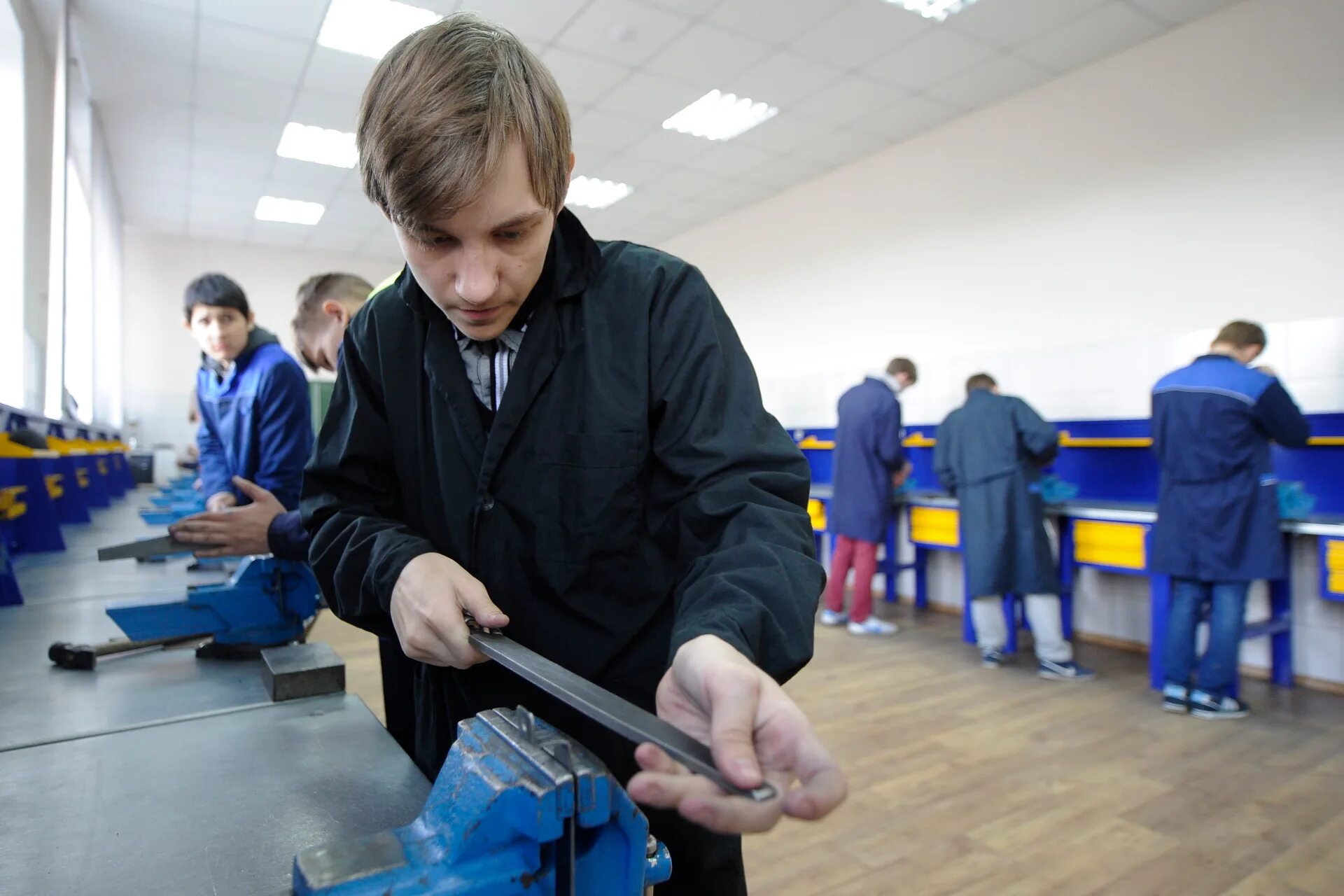 Проблема среднего профессионального образования. Профессиональное образование в России. Профессиональное образование вроосссии. Професиональное образование. Среднее профессиональное образование в России.