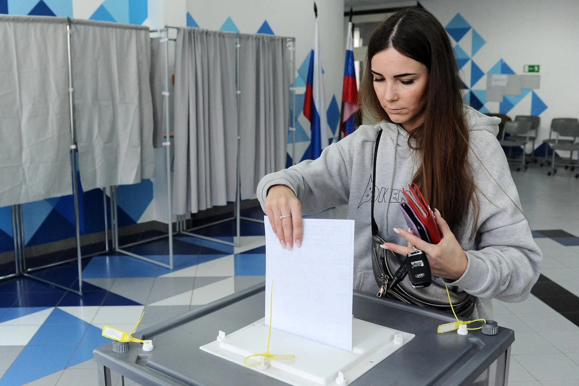 подарки молодым избирателям. голосование когда 2024. подарки за голосование 2024. конкурс приз зрительских симпатий. голосование когда 2024.