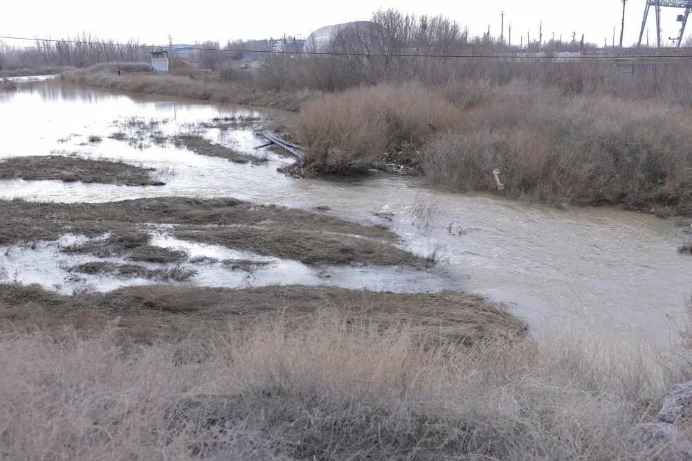 Речной паводок. Половодье в Актобе. После половодья. Наводнение в Актюбинске фото.