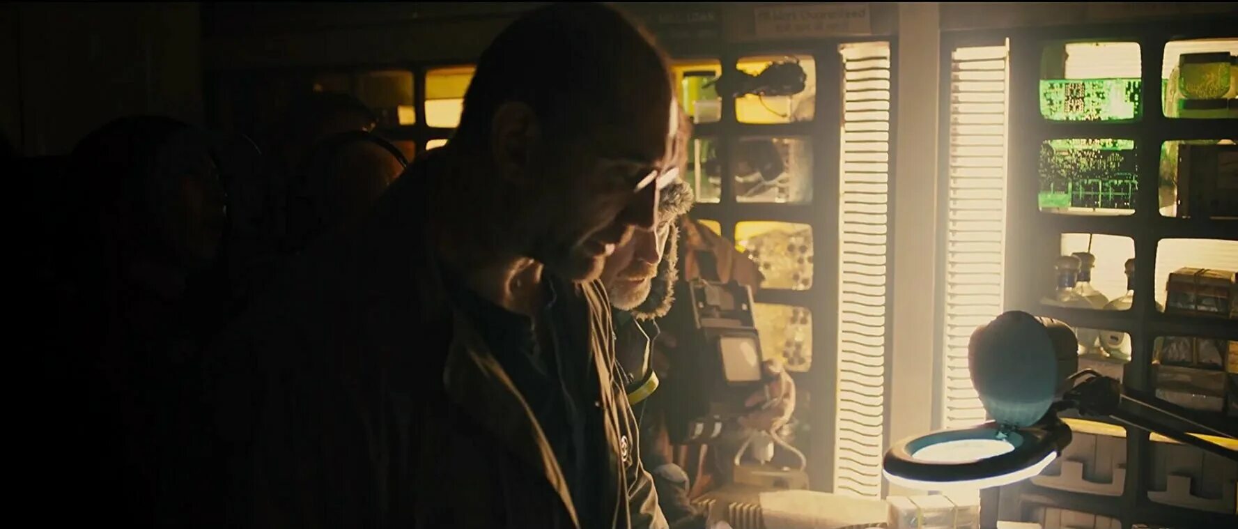 Dave bautista бегущий по лезвию. дэйв батиста бегущий по лезвию 2049. дэйв баутиста бегущий по лезвию. бегущий по лезвию 2048. бегущий по лезвию 2049 — 2048: некуда бежать.