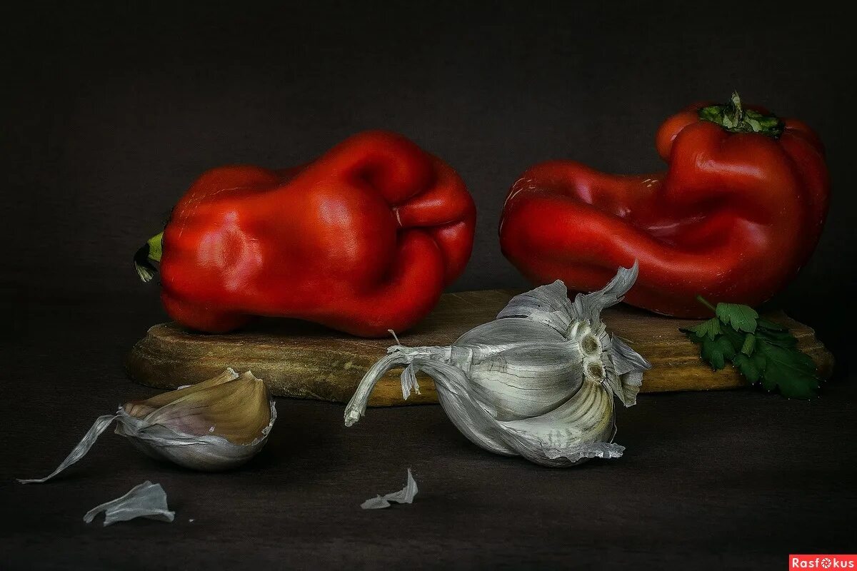 натюрморт перцев. натюрморт кувшин и помидор. натюрморт перцев. натюрморт с перцем. натюрморт с болгарским перчиком.