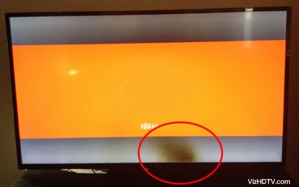 Самсунг телевизоры потемнел экран. Пятна на матрице телевизора Samsung. Темные пятна на ЖК телевизоре самсунг. Телевизор самсунг пятна в матрице. Пятна на ЖК экране.