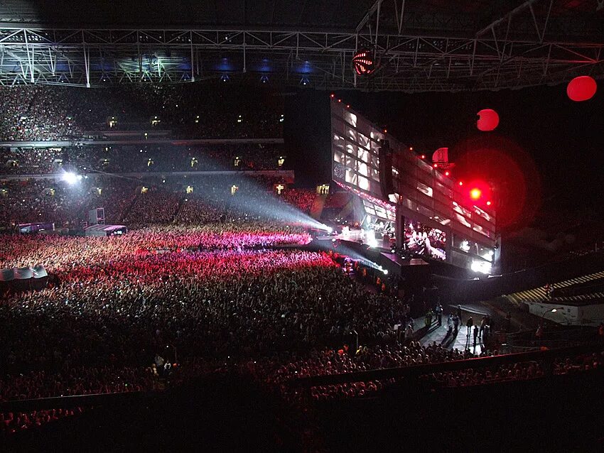 Queen концерт на стадионе Уэмбли. Muse стадион концерт. Magic Tour сцена Wembley 11/07/86. Драйв Пинк Стэдиум вместимость. Рок стадион