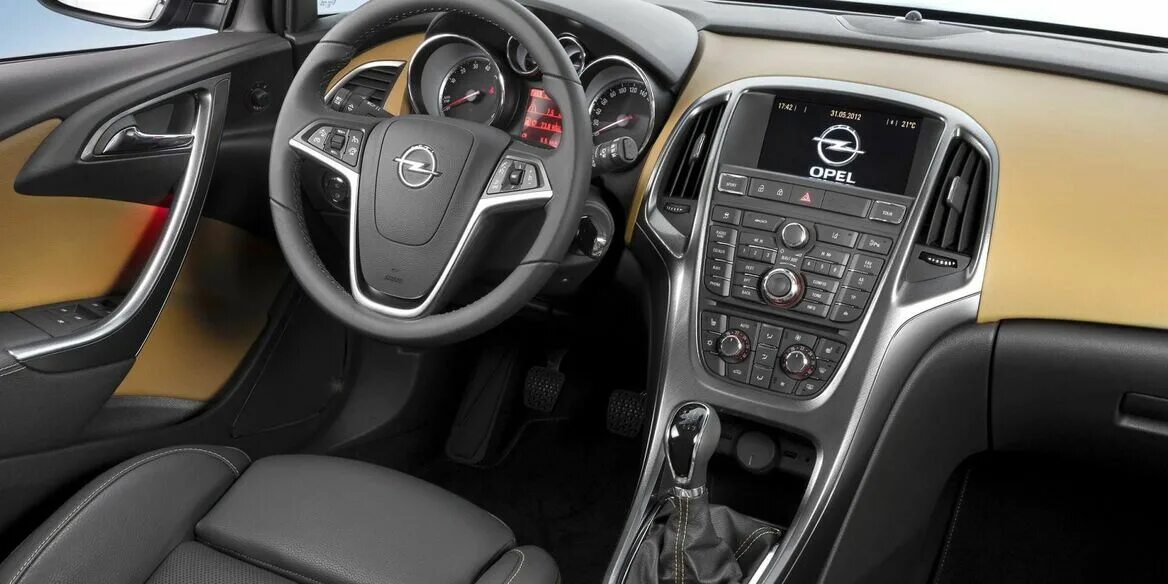 Опции комплектации. Opel Astra 2021 sedan салон.