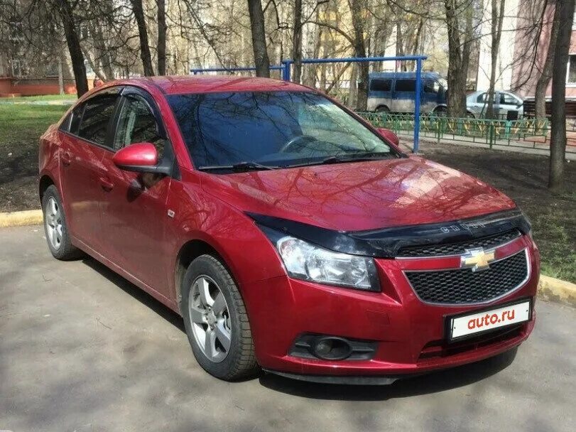 Шевроле круз 2010 купить. Chevrolet Cruze 2010. Chevrolet Cruze 2010 красный. Шевроле Круз 1.8 2010. Шевроле Круз 2010 хэтчбек.