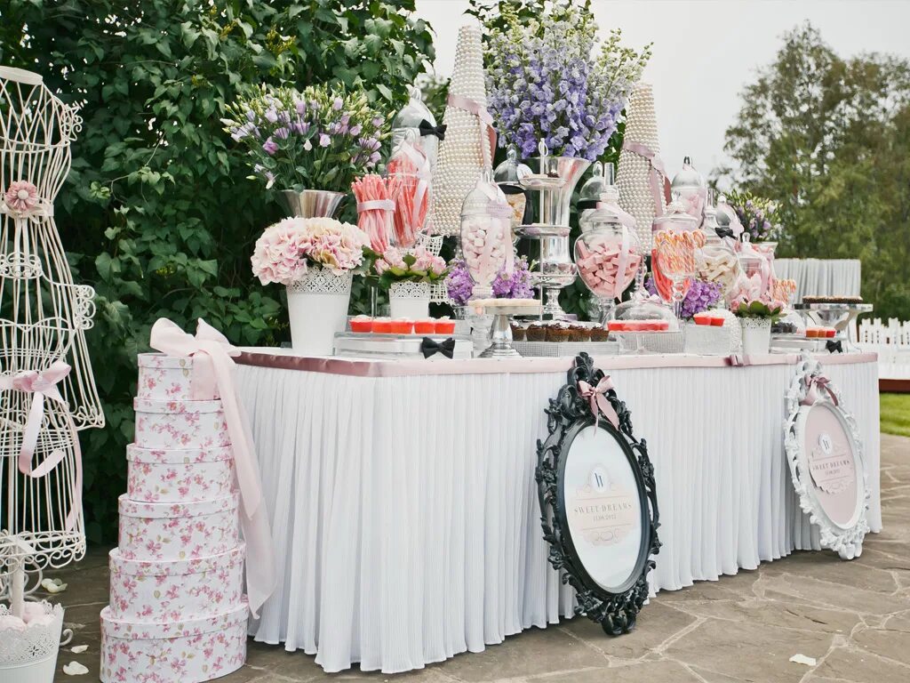 Свадебный фуршетный стол. Декор фуршета на свадьбу. Украшение фуршетной зоны. Зоны на фуршетной свадьбе.