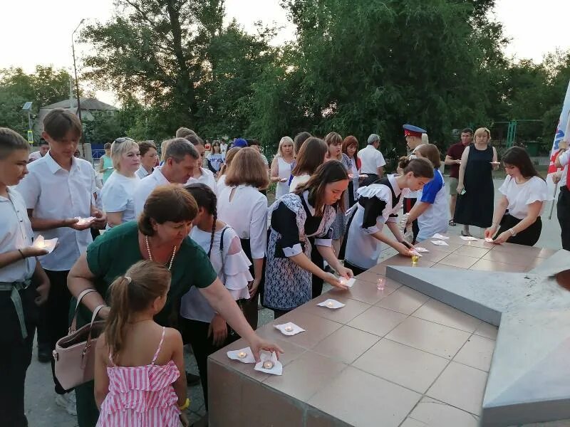 Возложение цветов белая калитва. Новости сегодня белая калитва ростовская. Парус белая калитва. Новости сегодня белая калитва ростовская. Районный бал выпускников алые паруса белая калитва 2019 год.