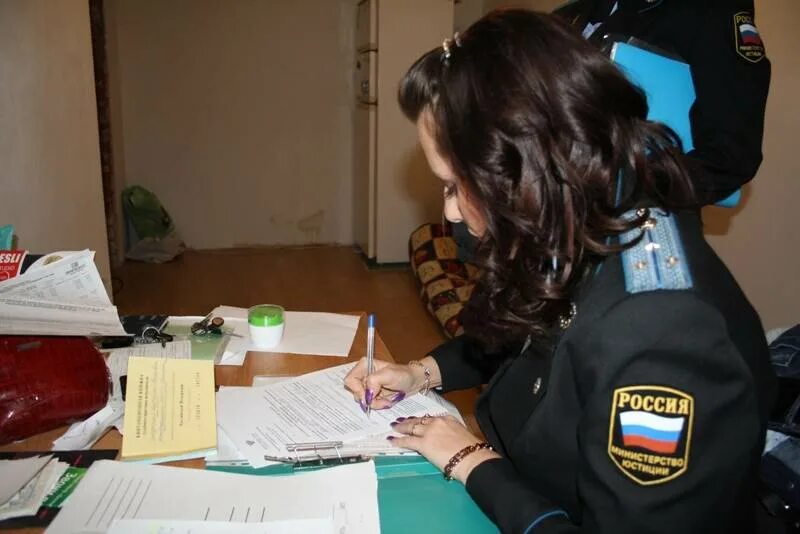 Как работают судебные приставы. Судебные приставы навестили должников. судебные приставы челябинск ленинский район. приставы калининского района челябинск. челябинск ленинский район ,приставы судебные приставы.