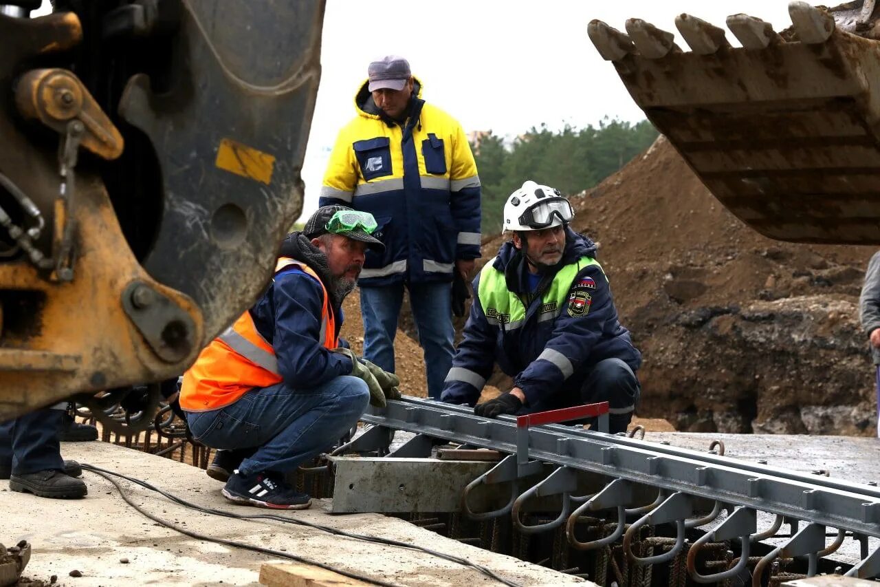 илья нодия бугатти. фотин дмитрий мосинжпроект. инженер автомобильных дорог. серикбаева алия мосинжпроект. строитель мостов.