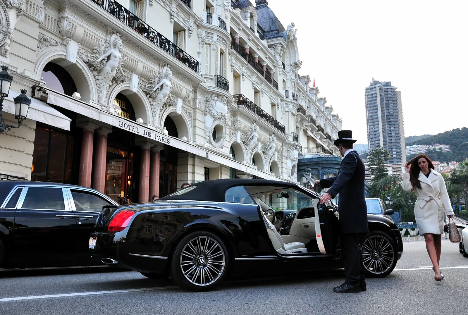 Luxury photos. Роллс Ройс в Монако. Роллс Ройс миллиардер. Рич Дубай миллионер. Ройс Роллс миллионера.