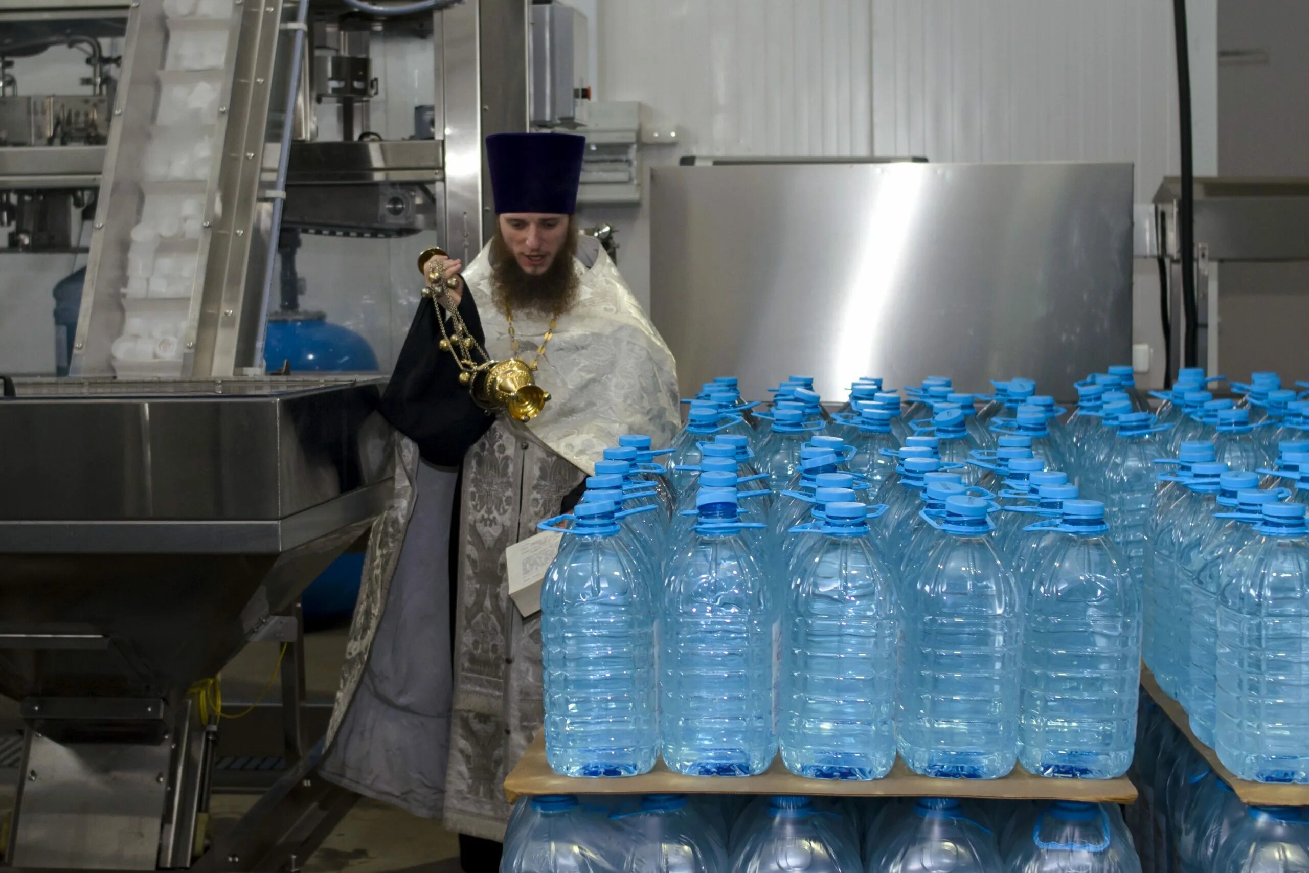 Куда можно использовать прошлогоднюю крещенскую воду
