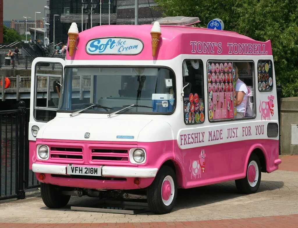 Фургон мороженого. Мороженщик ice cream фургон игра. Бедфорт фургон мороженое. Машина мороженщика. Вагончик ice cream.