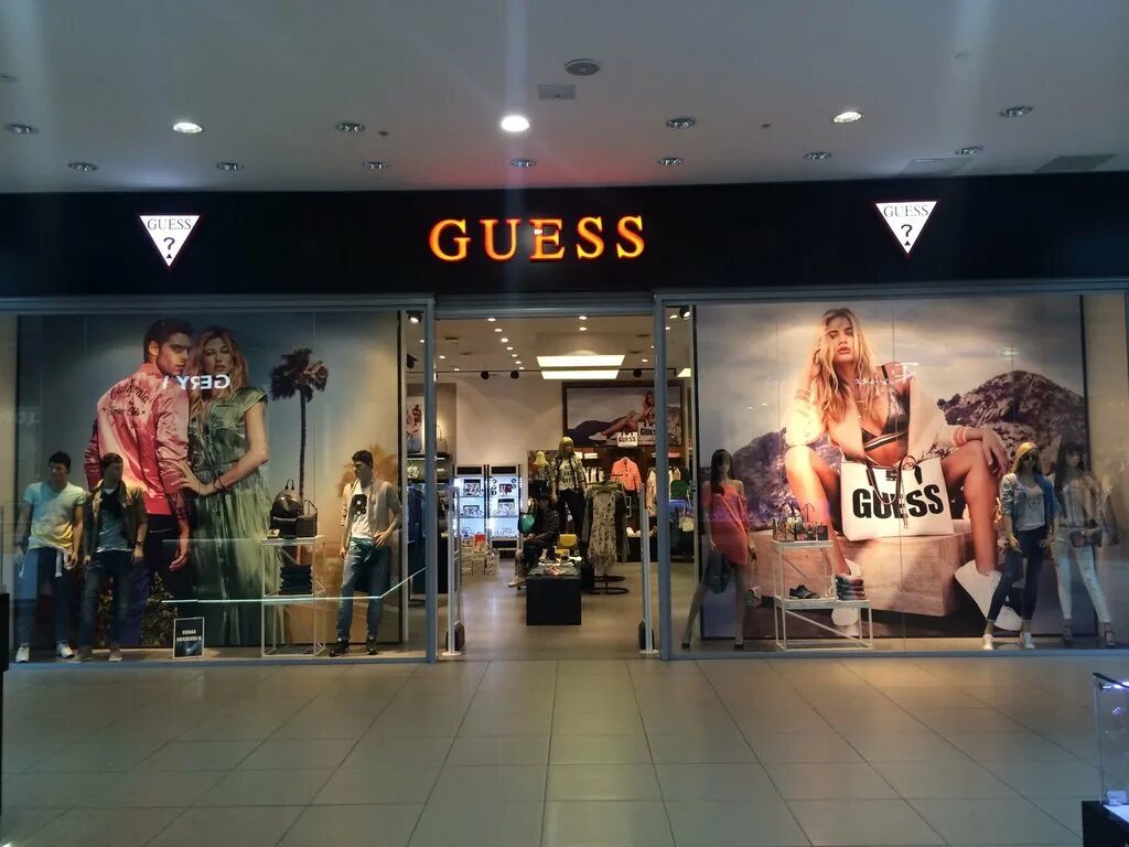 Триумф магазины одежды. Триумф молл магазины. Triumph магазин. Guess саратов триумф. Триумф магазины одежды.