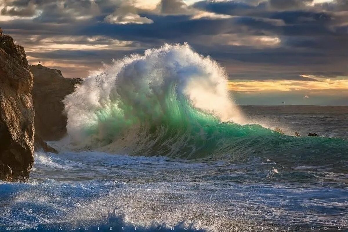 Океан в реальном времени. Бискайский залив волны убийцы. Бушующее море. Море, волны. Океан волны.