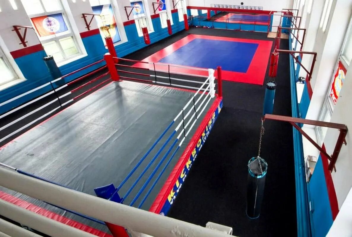 Тренер нокаут омск кикбоксинг. Центр нокаут омск. Омск кикбоксинг нокаут. Спортивный клуб кикбоксинг. Нокаут клуб единоборств смешанных.