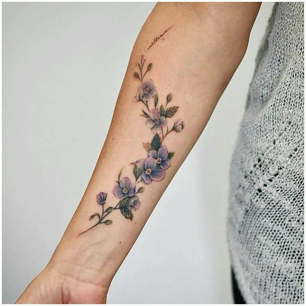 Татуировки для девушек. Татуировка на предплечье для девушек. Тату цветы. Тату цветы на руке.