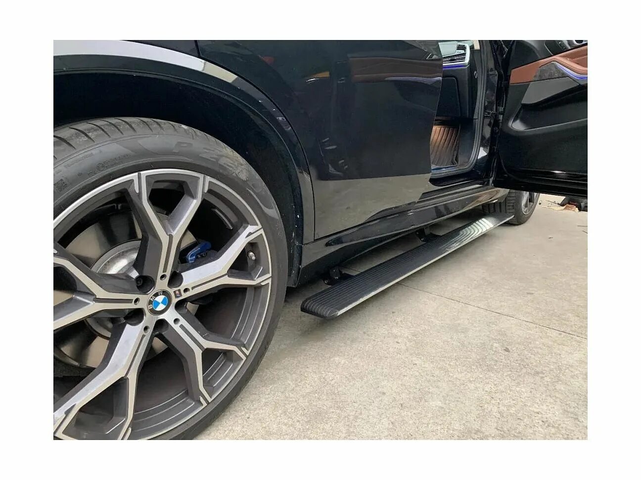 Выдвижные пороги bmw x7. Пороги на бмв х7. Пороги bmw x7. Электрические пороги на bmw x7. Пороги bmw x7.