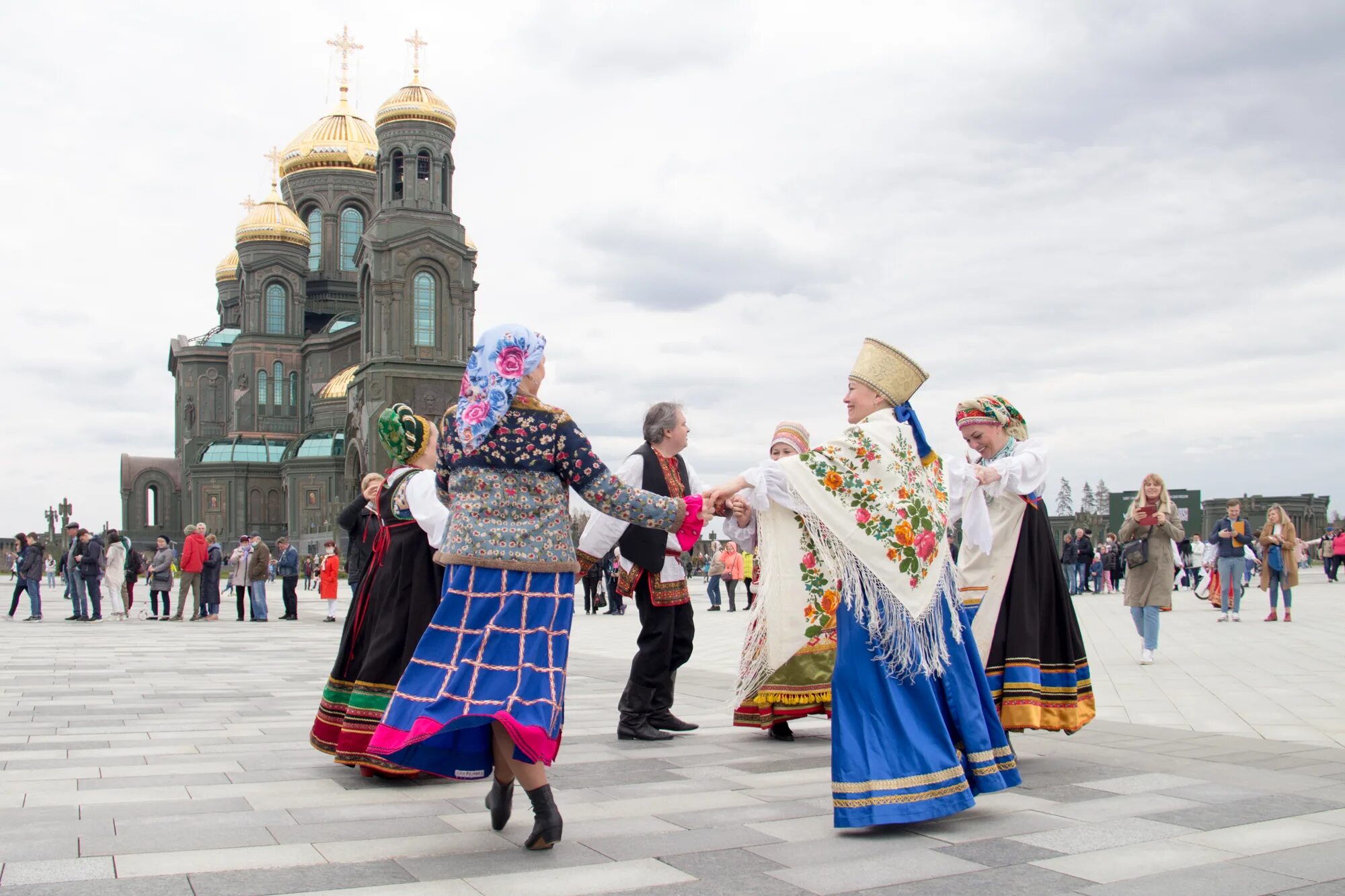 Праздник пасхи рф. Пасха гуляния. Праздничные гуляния на Пасху. Праздничных ГУ-ляний на Пасха. Пасха фестиваль.