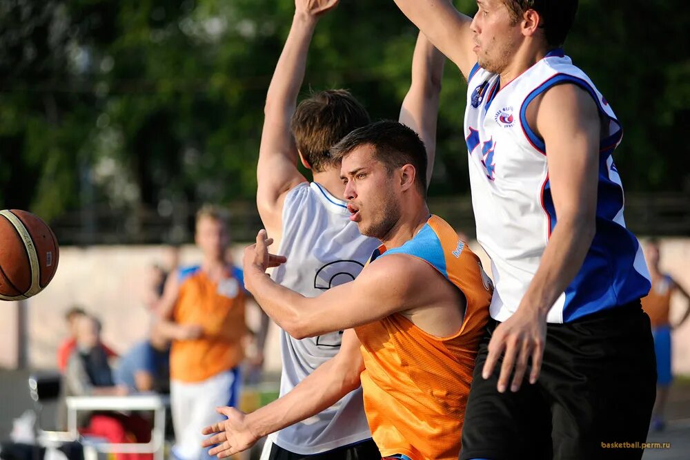 состоялся благотворительный баскетбольный матч «шаг вместе». баскетболисты евролига. спортсмены баскетболисты россии. владимир пичкуров баскетболист. моня бк химки.