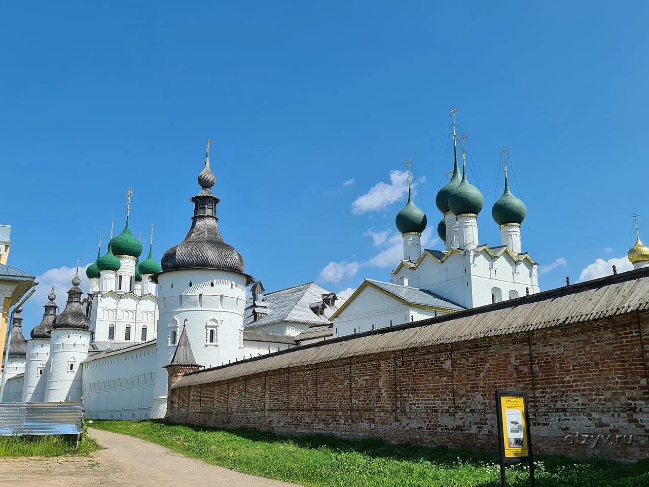 Факты о городе ростове великом. Ростов Великий Кремль. Доспремечательства Ростова Ростовский Кремль проект. Ростов Великий Кремль Петровичев. Достопримечательности в Ростове Великом Ярославской области.