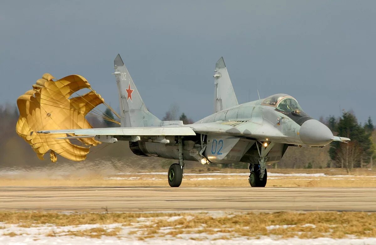 Скорость истребителя миг 29. Mig 29. Миг-29 истребитель. Mig-29 9-13. Фронтовой истребитель миг-29.