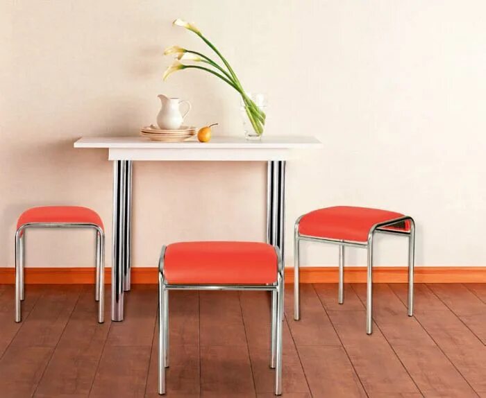 Сити стол и стулья. Табурет nowy styl Caddy Chrome. Стулья для кухни. Стол с табуретками для кухни. Компактный стол со стульями.