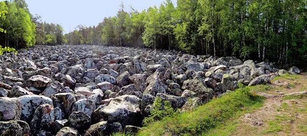 Курумник таганай. Карста курумы. Большая каменная река таганай. Златоуст таганай каменная река. Каменная река иремель.