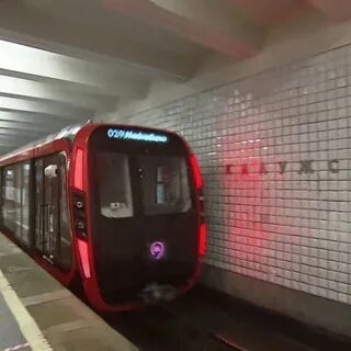 Фиолетовая ветка метро поезда