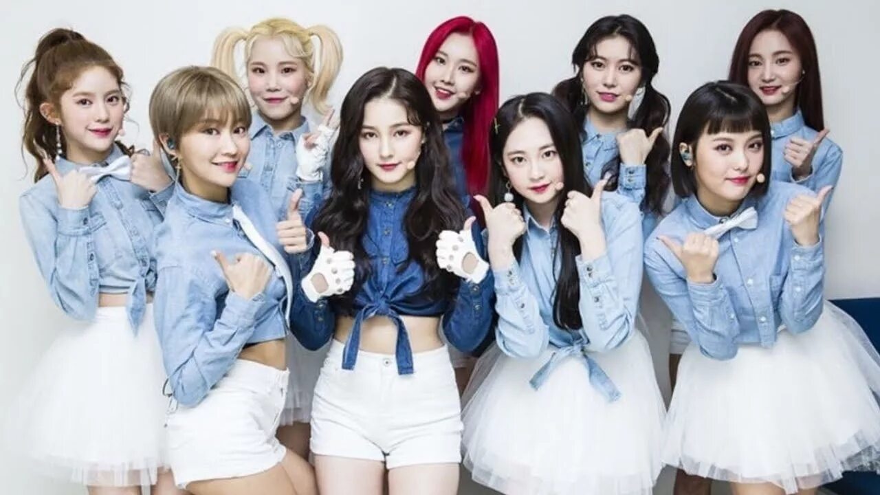 Boom boom momoland обложка. Концерт 2ne1. Корейская песня boom. Momoland. Корейская группа момолэнд.