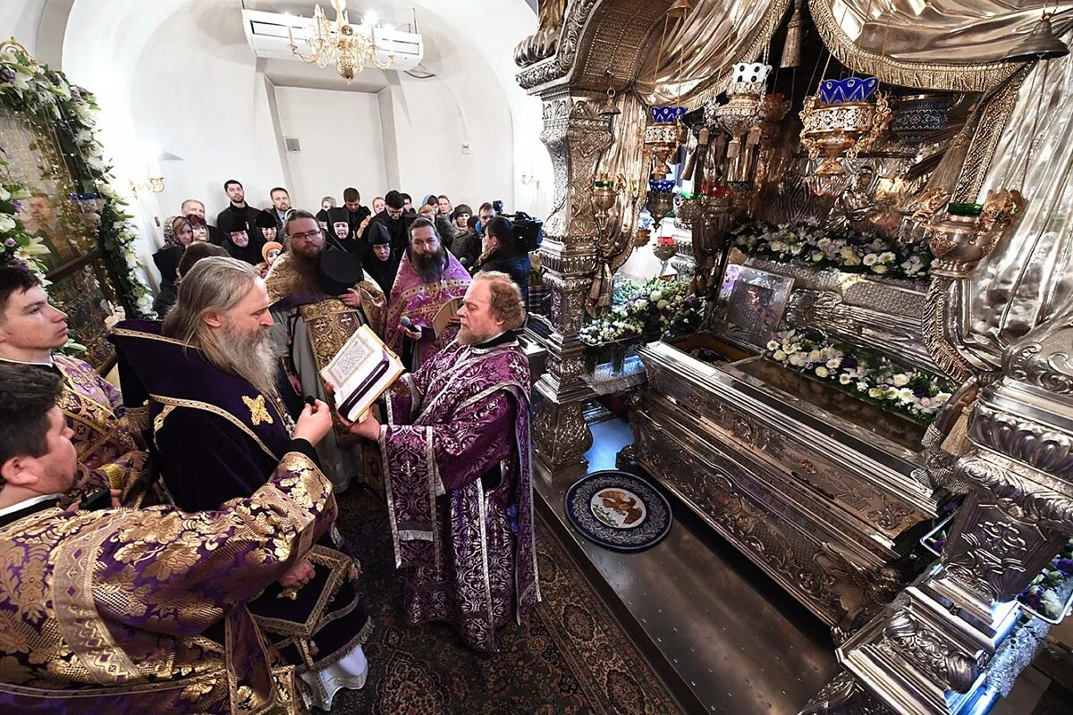матрона московская икона мощи. мощи св матроны. где матронушка в москве мощи. где матронушка в москве мощи. мощи матроны московской в москве покровский монастырь.
