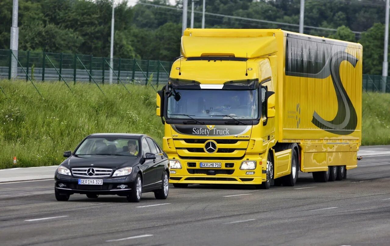 Желтый Мерседес Актрос 2008. Mercedes-Benz Actros желтый. Мерседес Актрос 2010. Mercedes Actros желтый. Легковые автомобили троллейбусы грузовые автомобили