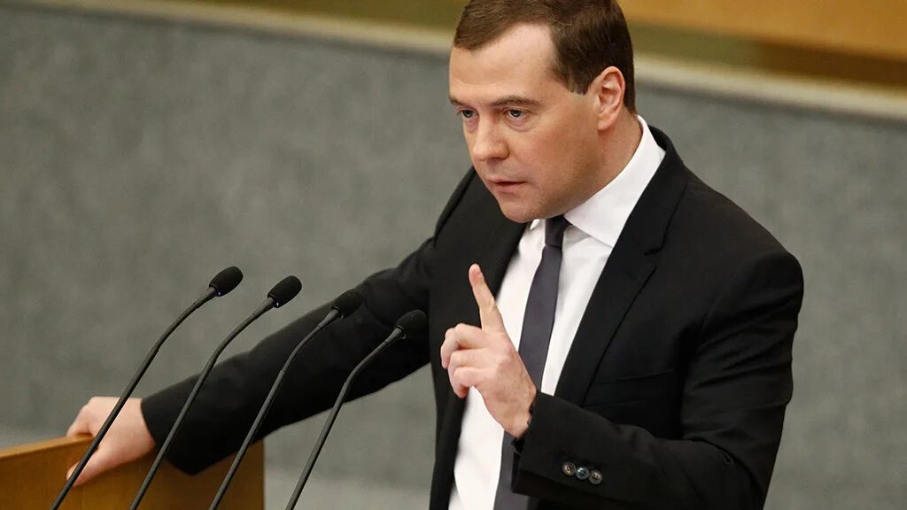 Медведев правительство.