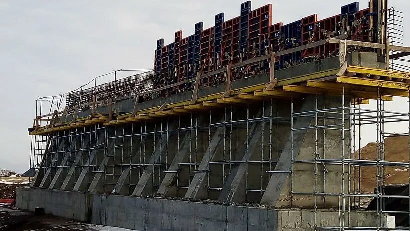 Жк питер барнаул фото. Волгоград вакансия строительства. Международная строительная компания. Разнорабочие волгоград. Строят.