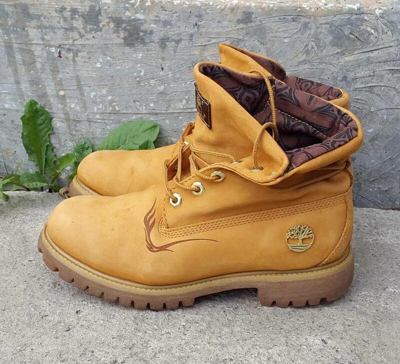 Timberland 6 inch wheat nubuck. Tbla1m5gw timberland. Оригинальные ботинки тимберленд. Timberland ботинки зимние нубук. Знак на ботинках timberland.