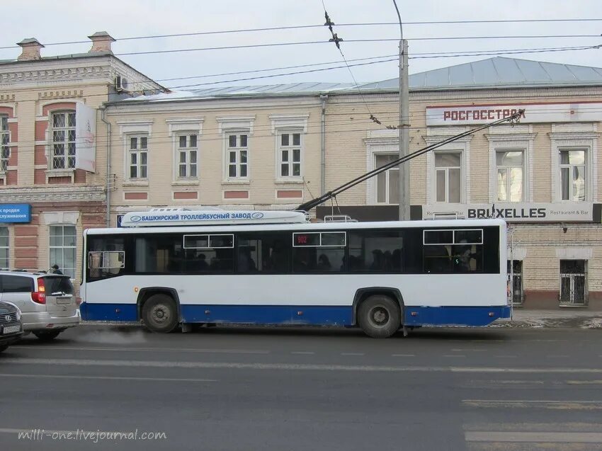 Троллейбусный парк киров. Троллейбус 5 киров на данный момент. Маршрут троллейбуса 3 в майкопе. Троллейбусный парк киров. Троллейбус вмз 5298.