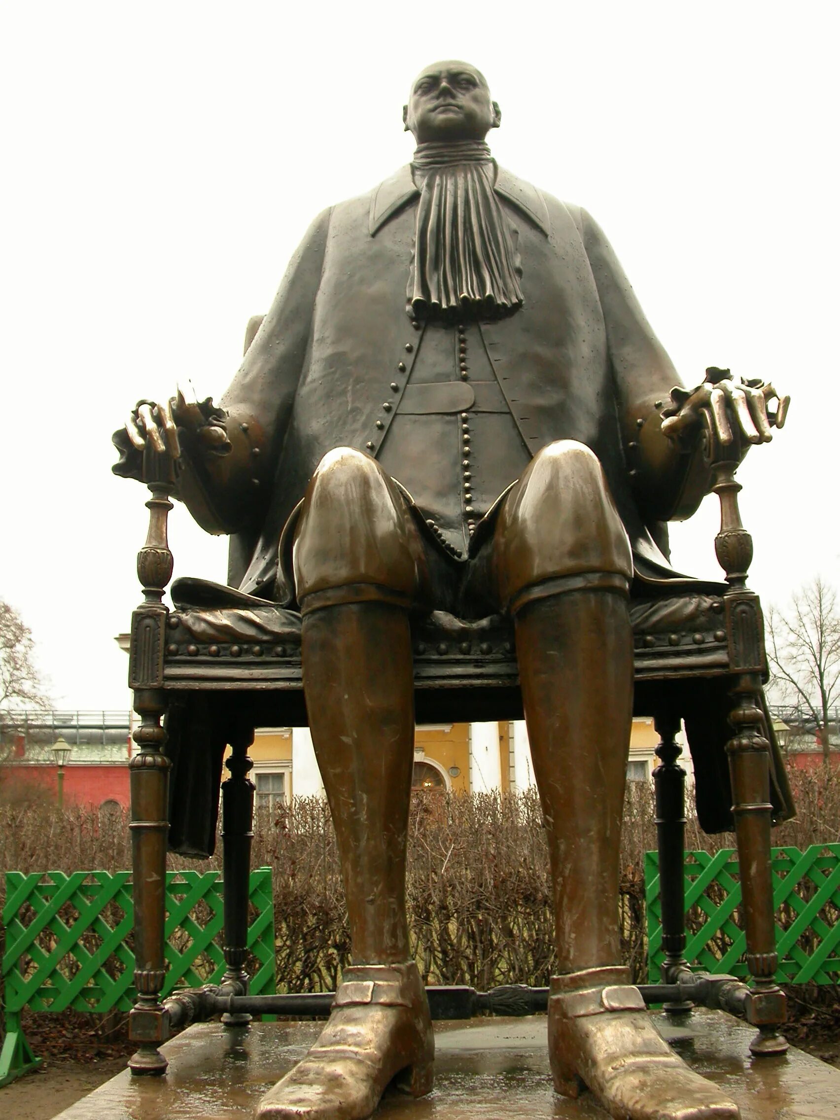Памятник петру 1 в санкт-петербурге в петропавловской. Маска петра 1 растрелли. Маленькая голова петра 1. Маленькая голова петра 1. Памятник петру 1 в петропавловской крепости.