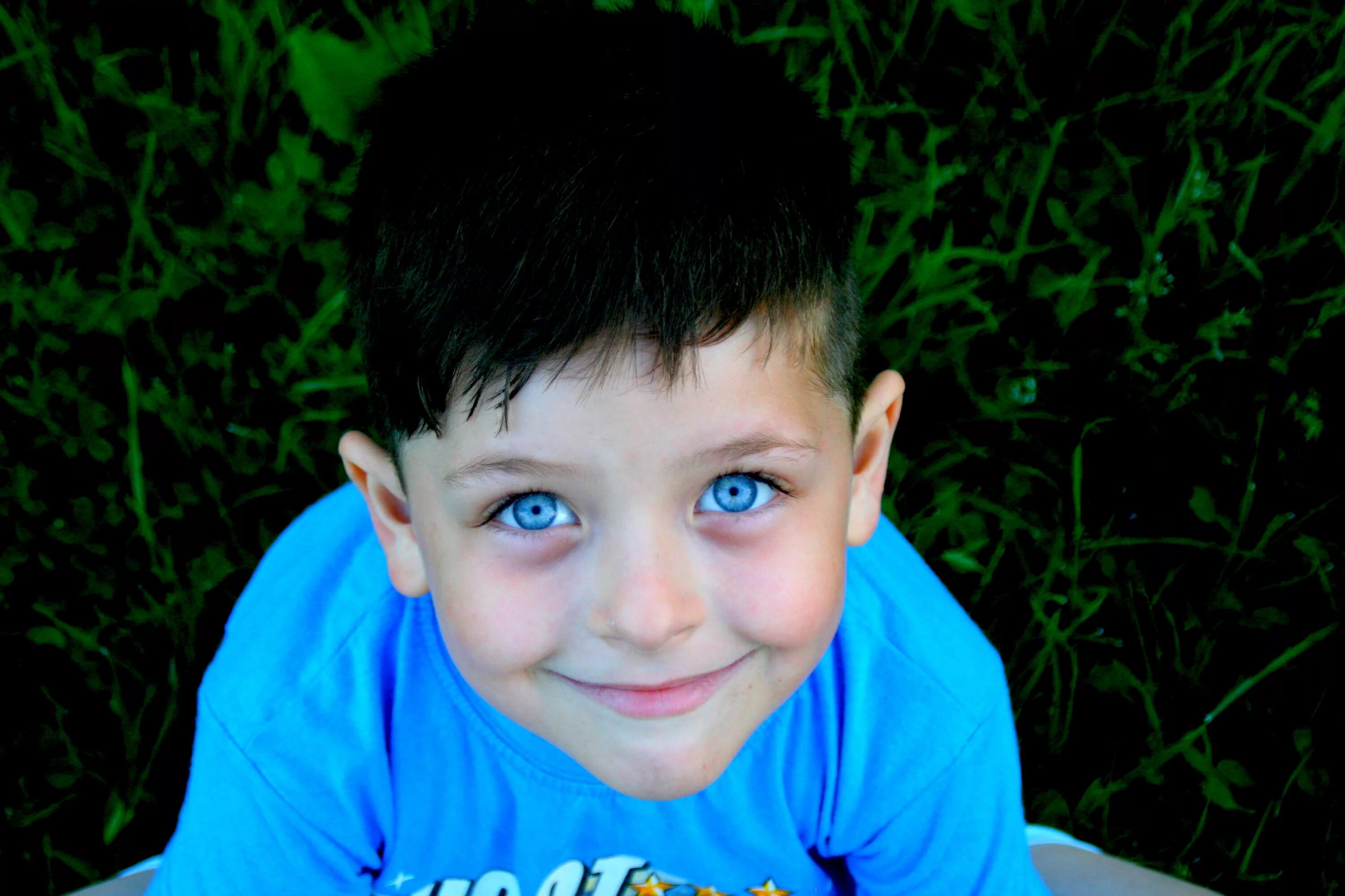 Человек мальчик 3 года. Мальчики с голубыми глазками. Голубоглазый мальчик. Малчикс галубыми глазам. Синеглазый мальчик.