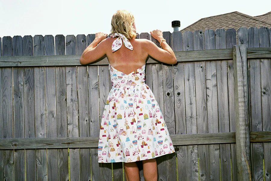 Деревенское подсмотренное. Деревенское подсмотренное. Красавицы на даче. Деревенское подсмотренное. Смешной забор.