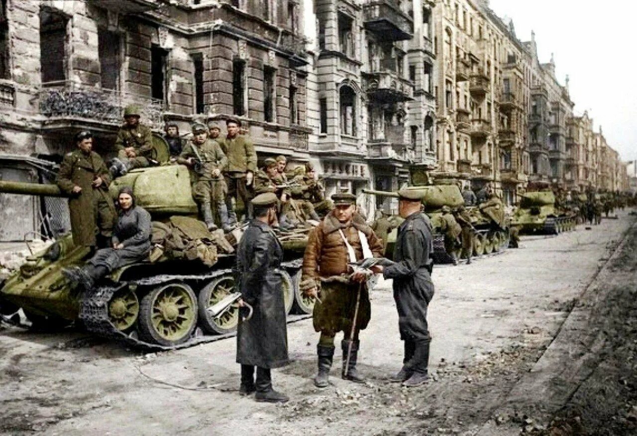 После победы второй. РККА В Берлине 1945. Танки в Берлине 1945.