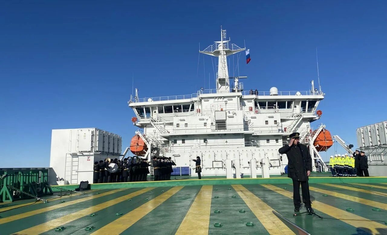 Переправы россии. Паром Маршал Рокоссовский Усть-Луга. Автомобильно-Железнодорожном пароме «Маршал Рокоссовский». Паром в Калининград Маршал Рокоссовский. Железнодорожный паром Маршал Рокоссовский.