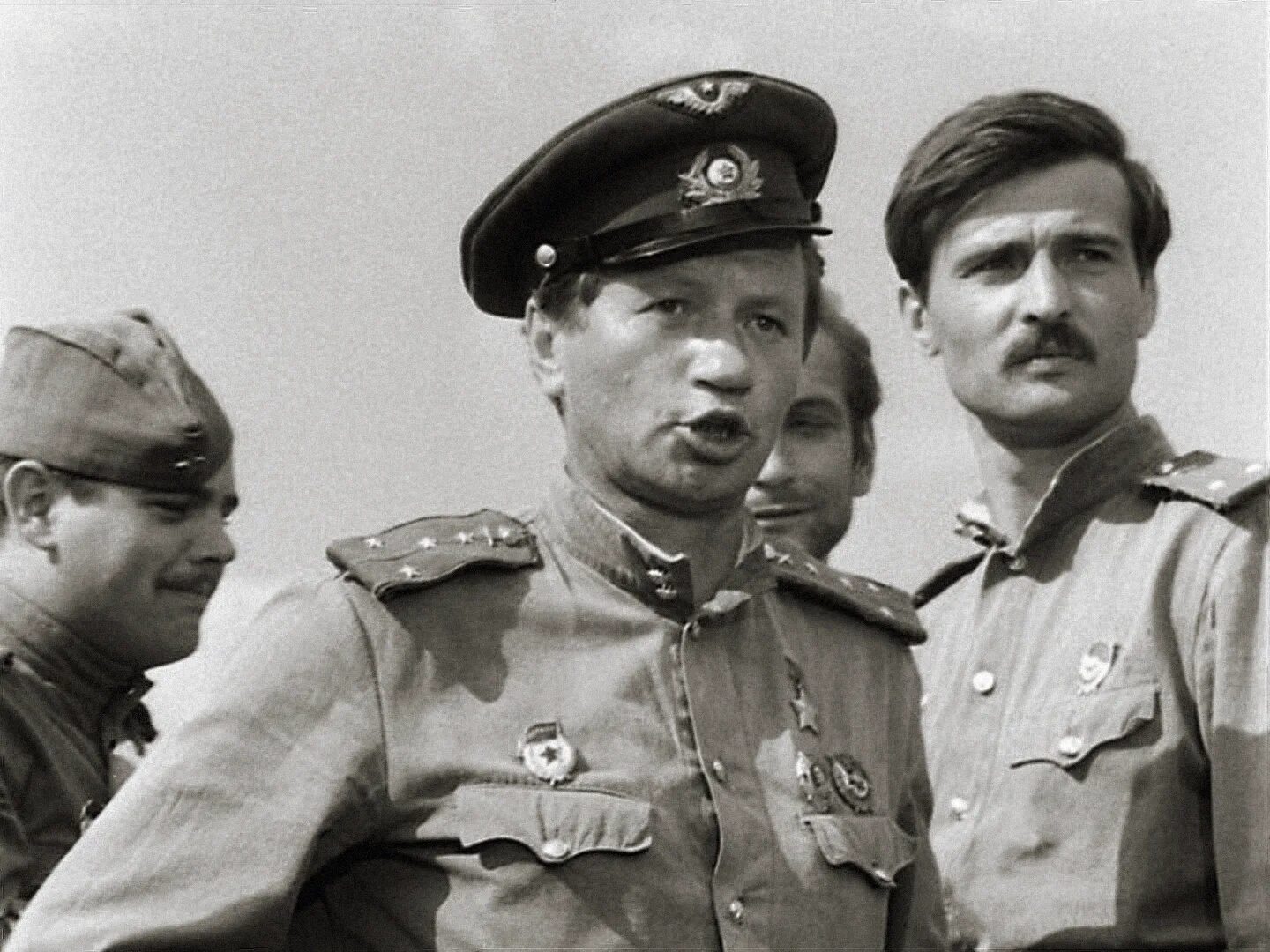 Добровольцы 1941. Битва за москву парад в москве 7 ноября 1941 г. Чапаев каппелевцы. В бой идут одни старики 1974. Прибалтийский фронт на параде победы 1945 года.