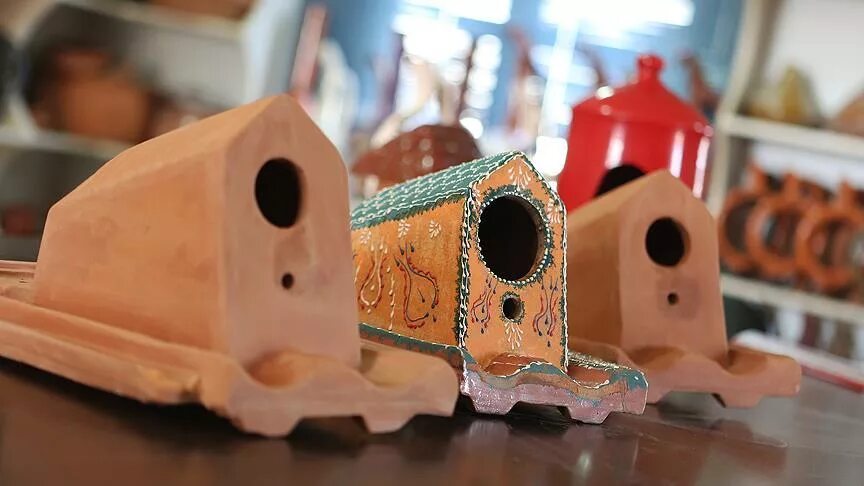 Домики для птиц в стамбуле. Скворечник с черепицей. На что прикрепить скворечник к дереву. Гвозди для скворечника. Составь задачу по таблице.