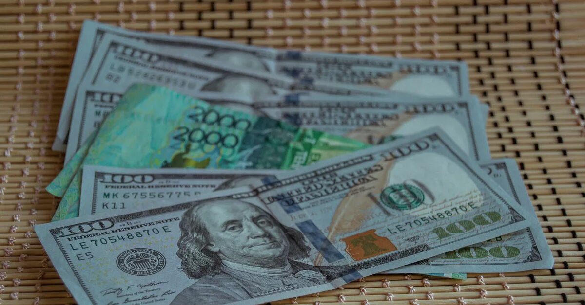 шестьсот долларов