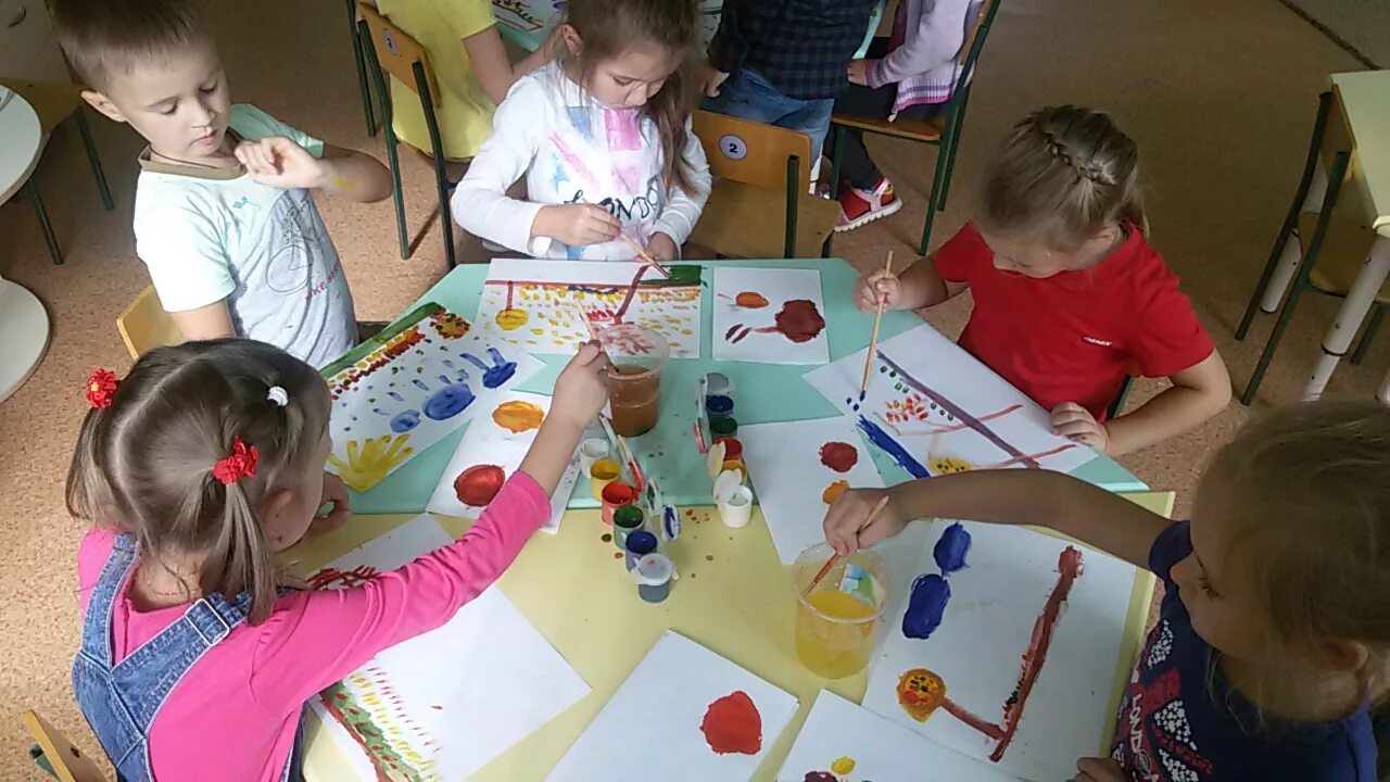 Дошкольное рисование занятия. Занятие в старшей группе. Художественная деятельность в старшей группе. Занятие в детском саду рисование. Рисование в ДОУ старшая группа.