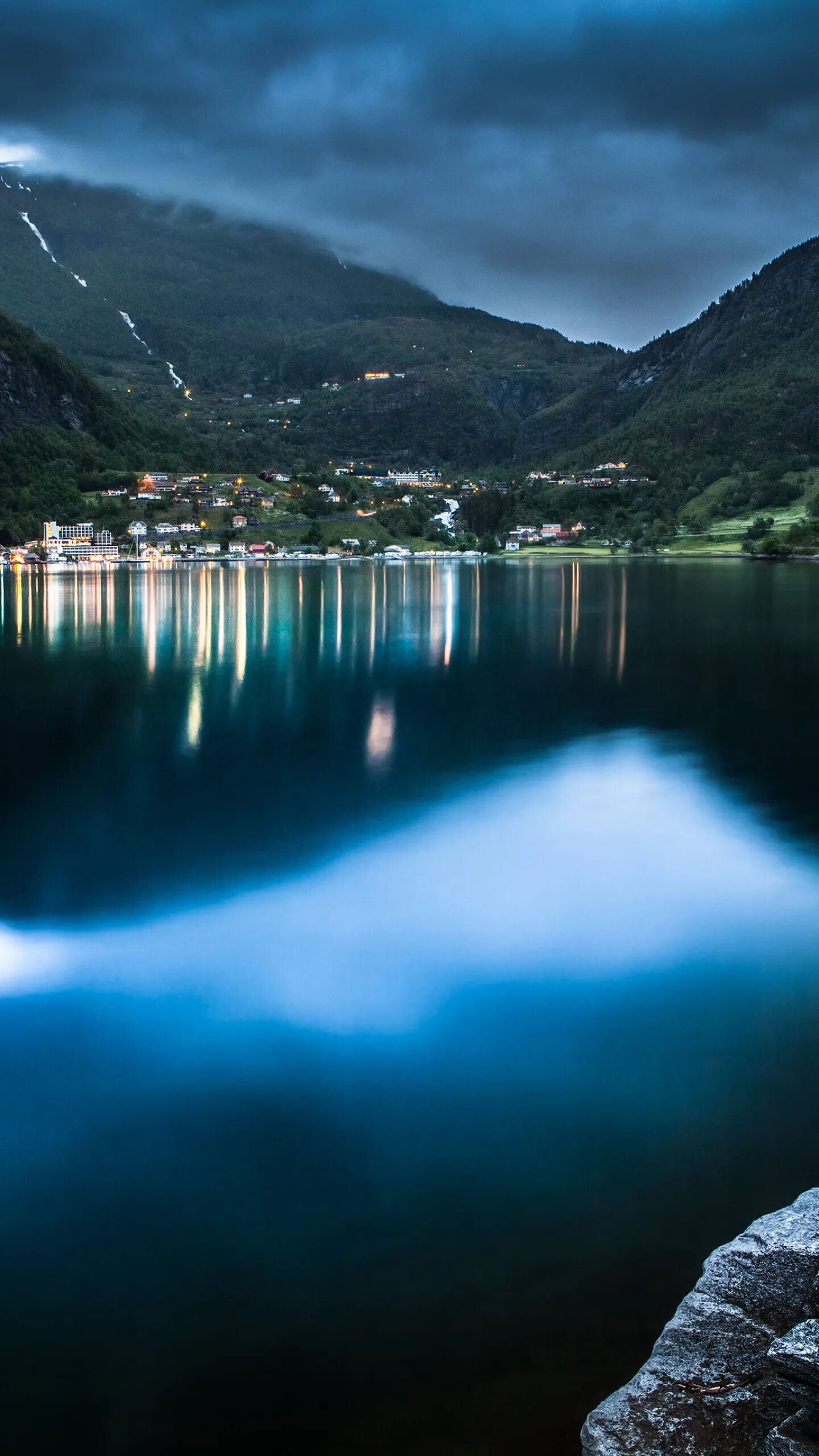 Озера Норвегии. Природа на экран блокировки. Красивая природа на экран блокировки. Красиво. Фото обои экрана блокировки
