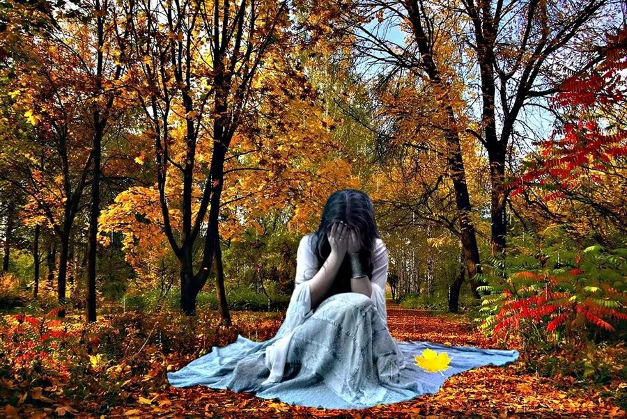 Осень грустит. Осень грусть. Осенняя печаль. Грустная осень. Грустная девушка осень.