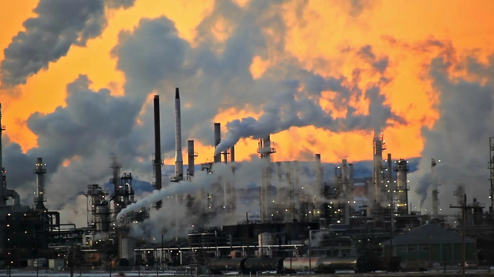 Какой вред наносят заводы. Промышленное загрязнение. Промышленное загрязнение воздуха. Загрязнение заводами. Загрязнение атмосферы промышленностью.