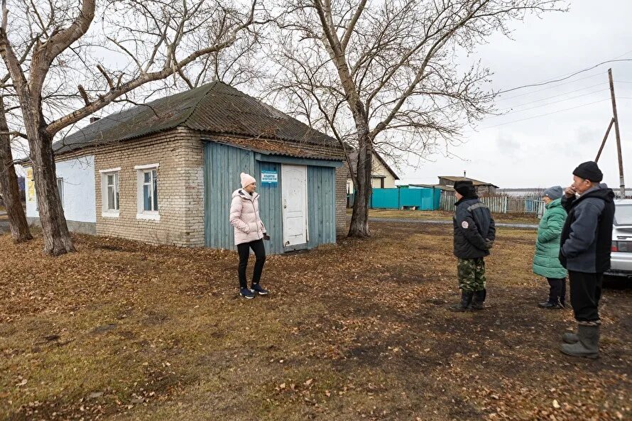 Бурино. Поселок Бурино Челябинской области. Деревня Бурино Челябинская обл. Сельская библиотека д. Бурино Кунашакский район.