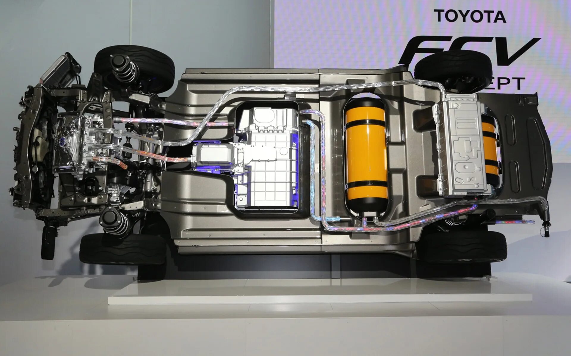 Принцип водородного двигателя. Fuel Cell Toyota Mirai. Toyota Mirai двигатель. Водородное топливный элемент Toyota. Toyota Prius fuel.